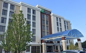 Holiday Inn Express in Arlington Heights Il